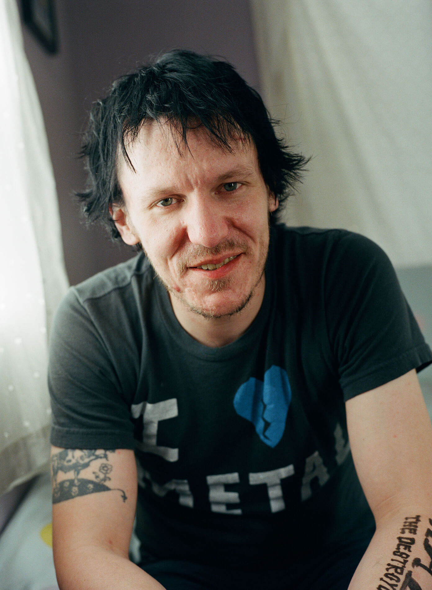 A portrait of Elliott Smith smiling